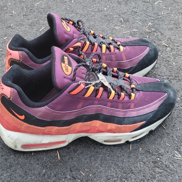 Airmax 95 villain red (hype beast) sz 11.5 - Picture 2 of 5